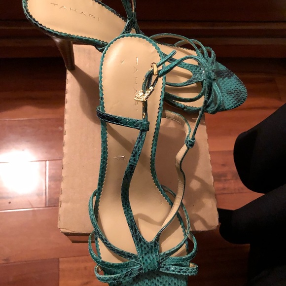 TAHARI | SNAKESKIN SANDALS - Picture 6 of 6